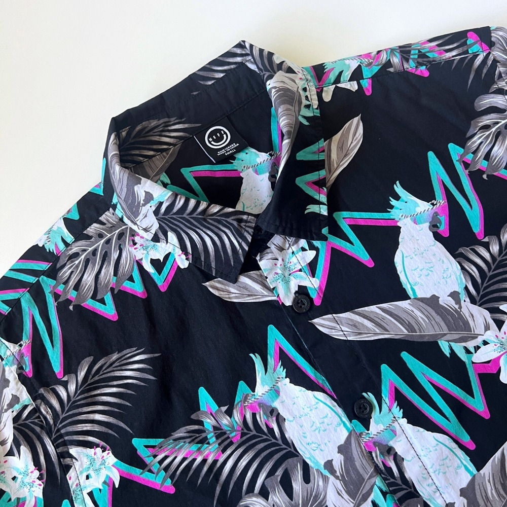 Neff Tropical Cockatoo Button Up Shirt Small Black Cotton Hawaiian Floral